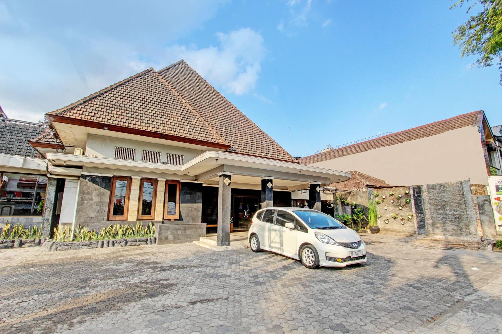 Super Oyo Capital O 93240 Candra Dewi Yogyakarta
