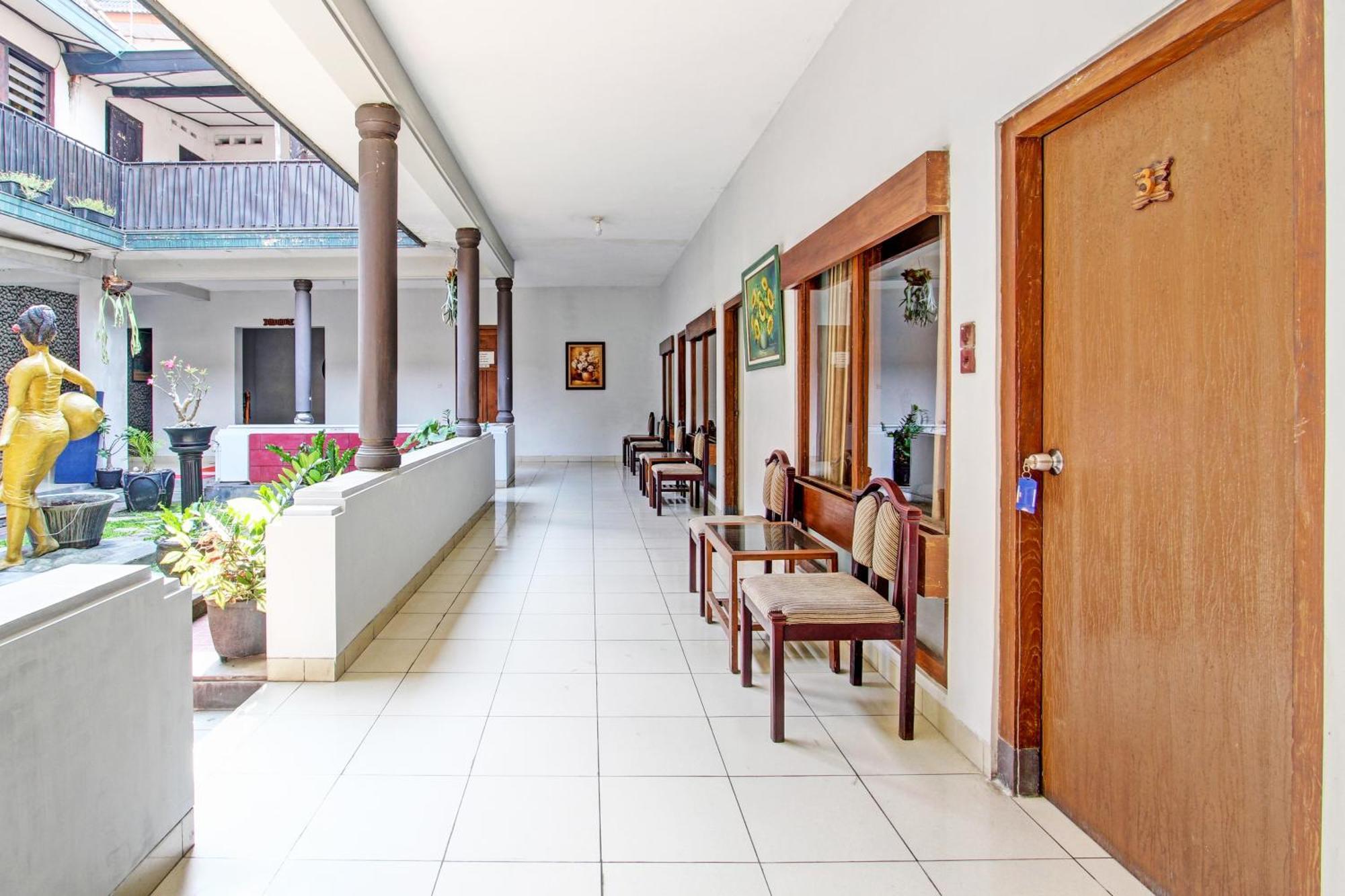 Super Oyo Capital O 93240 Candra Dewi 3*